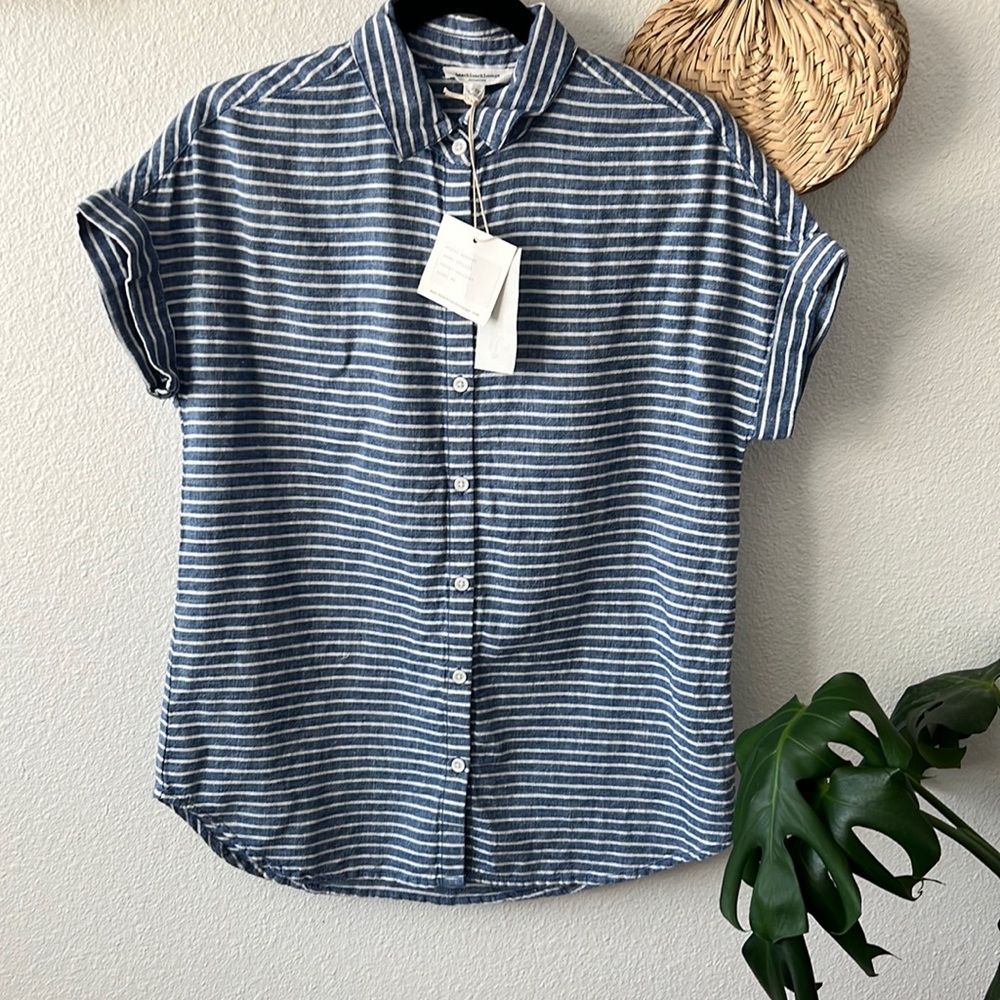 NEW Women’s Beachy Button Down Striped Top